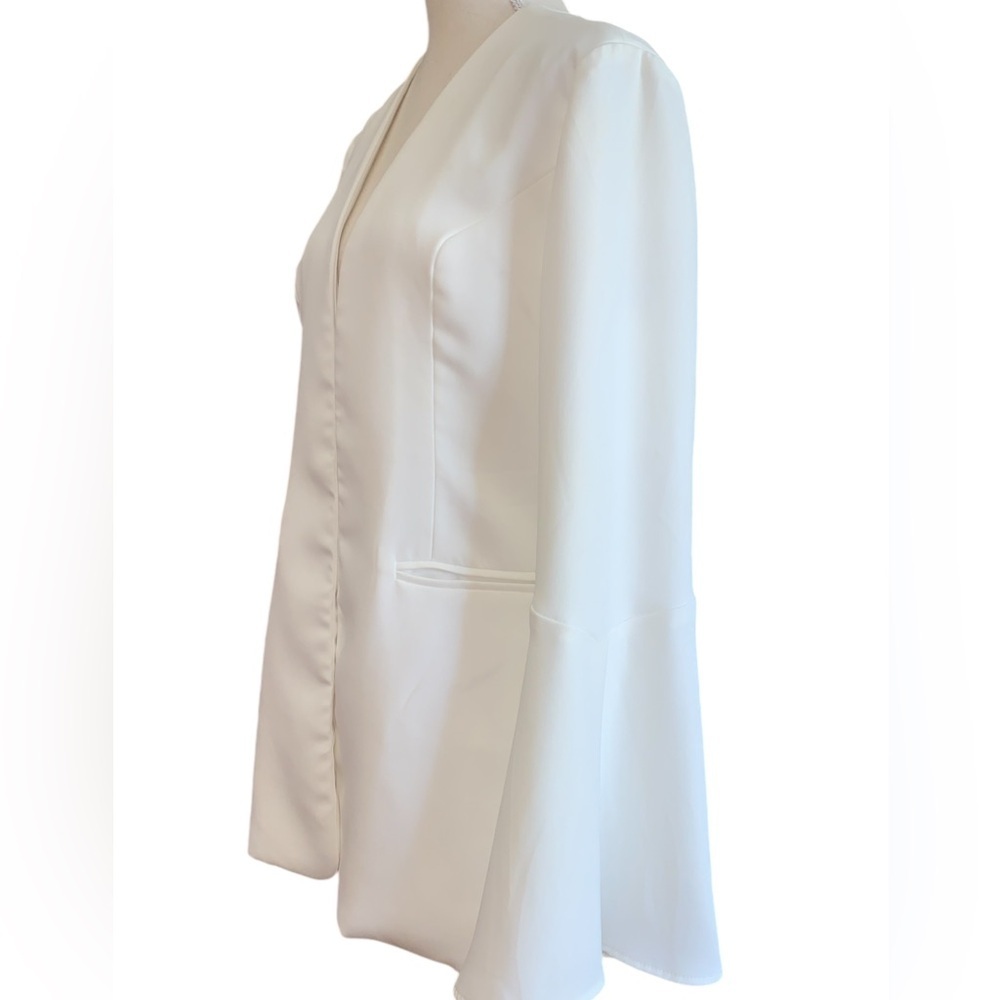 NWT Doe & Rae,  Silky White Open Front Bell Sleeve Blazer. Size‎ Large - Picture 7 of 10